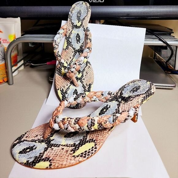 Vince Camuto  - Picture 3 of 17